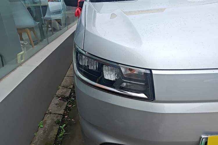 Used Wuling Rongguang EV 2026 Model 310km Standard Bus Version Right Front Headlight