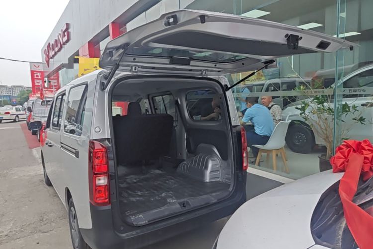 Used Wuling Rongguang EV 2026 Model 310km Standard Bus Version Trunk
