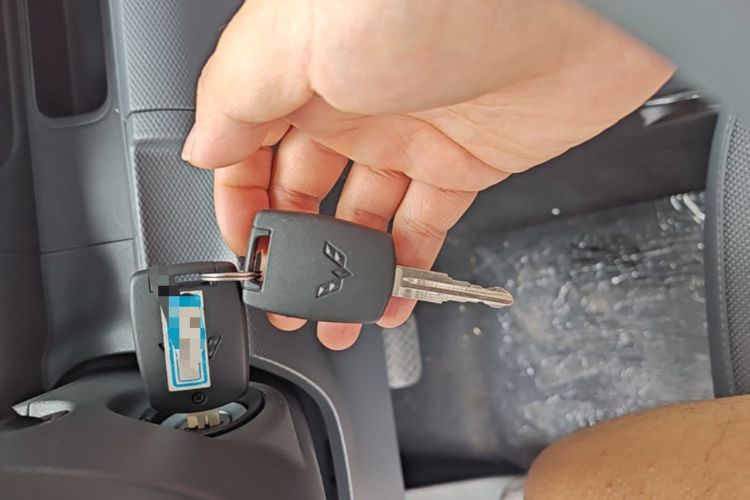 Used Wuling Rongguang EV 2026 Model 310km Standard Bus Version Vehicle Key