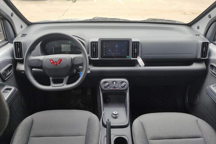 Used Wuling Rongguang EV 2026 Model 310km Standard Bus Version Center Console