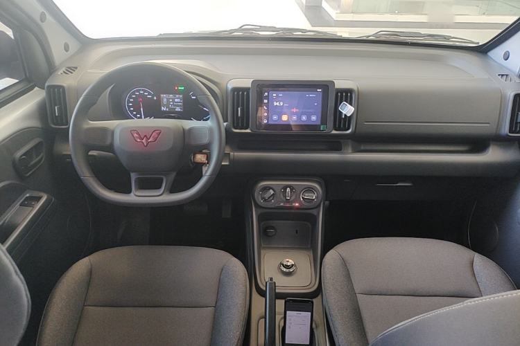 Used Wuling Rongguang EV 2026 Model 310km Standard Bus Version Center Console