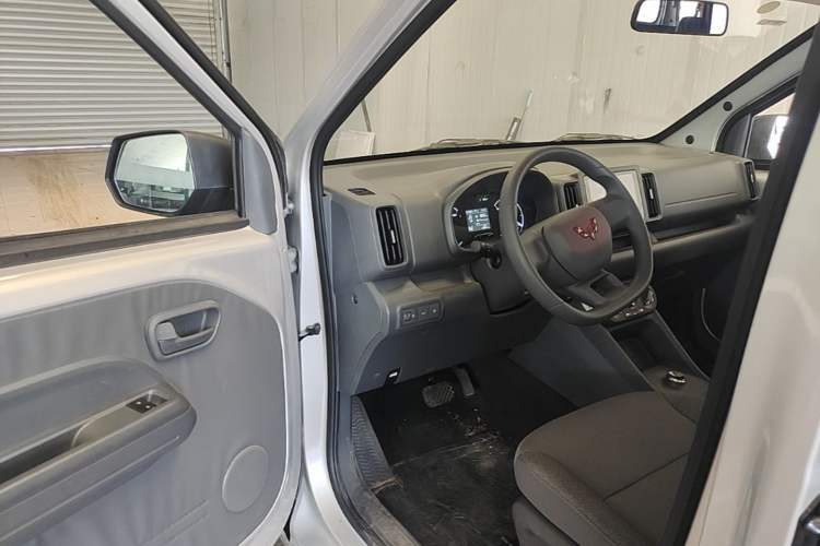 Used Wuling Rongguang EV 2026 Model 310km Standard Bus Version Driver Seat