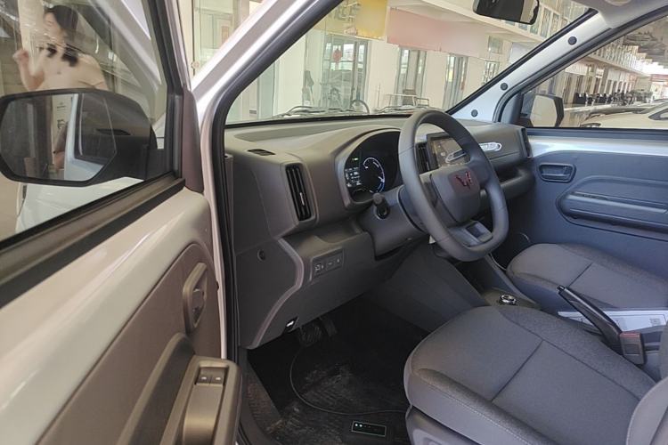 Used Wuling Rongguang EV 2026 Model 310km Standard Bus Version Driver Seat