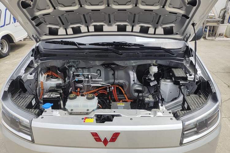 Used Wuling Rongguang EV 2026 Model 310km Standard Bus Version Engine Bay