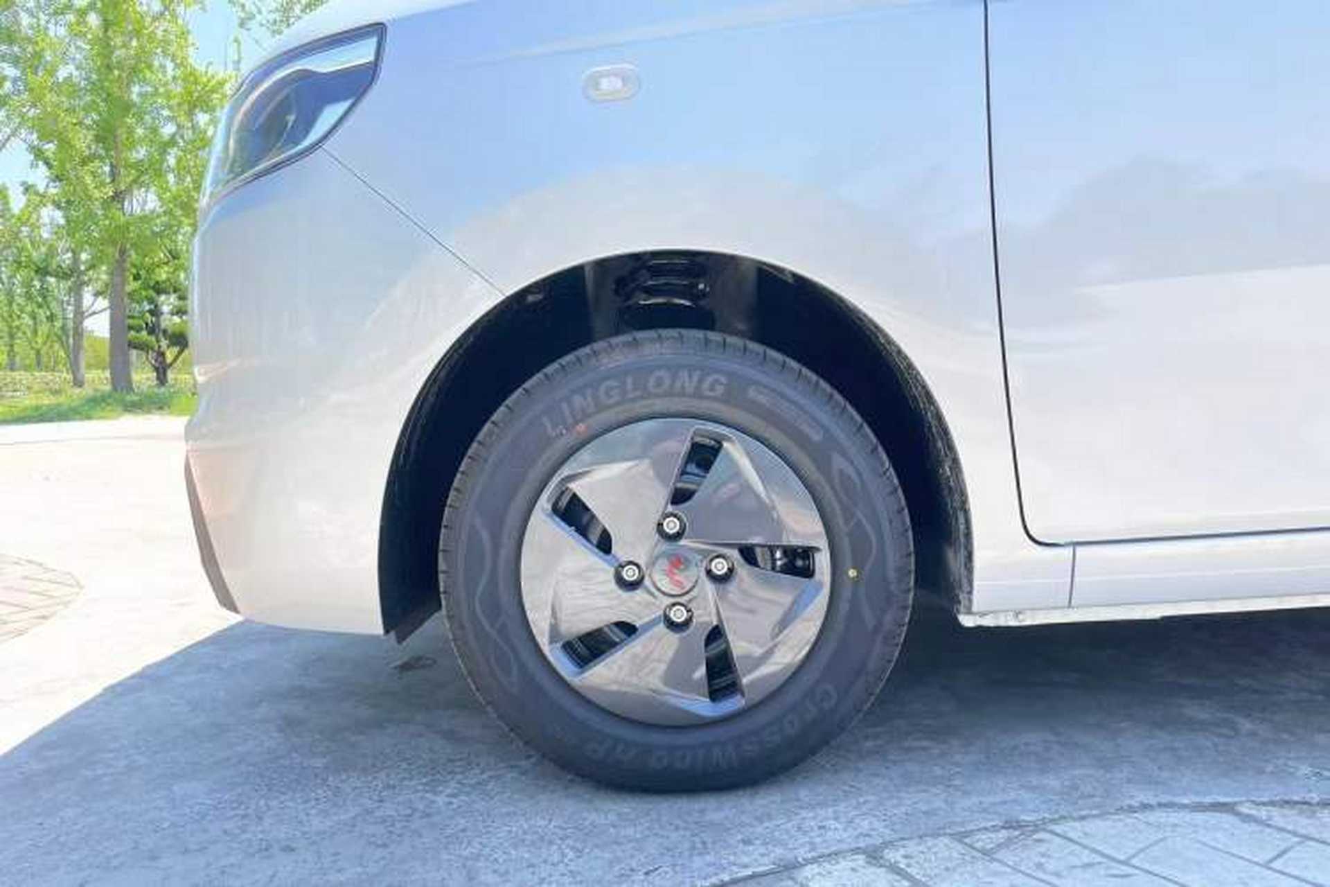 Used Wuling Rongguang EV 2026 Model 310km Standard Bus Version Exterior 7