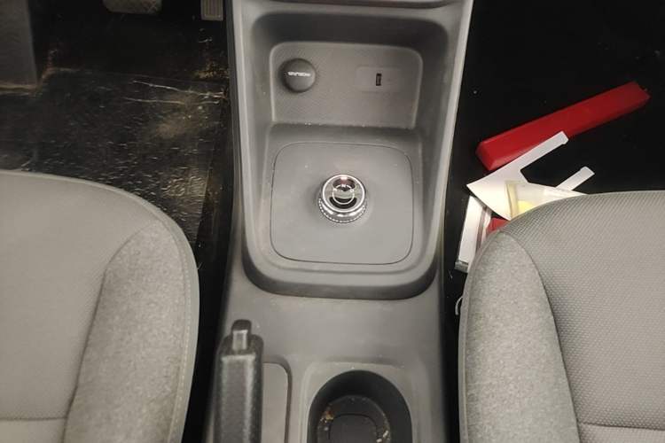 Used Wuling Rongguang EV 2026 Model 310km Standard Bus Version Gear Lever