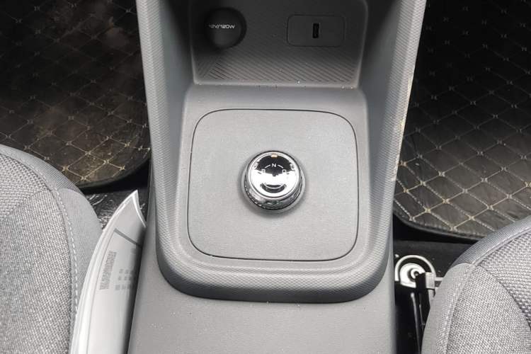 Used Wuling Rongguang EV 2026 Model 310km Standard Bus Version Gear Lever