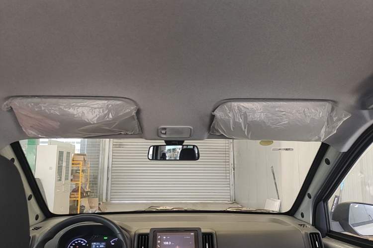 Used Wuling Rongguang EV 2026 Model 310km Standard Bus Version Headliner