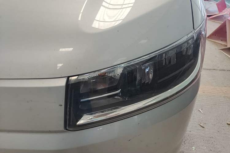 Used Wuling Rongguang EV 2026 Model 310km Standard Bus Version Left Front Headlight