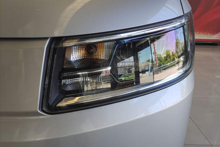 Used Wuling Rongguang EV 2026 Model 310km Standard Bus Version Left Front Headlight