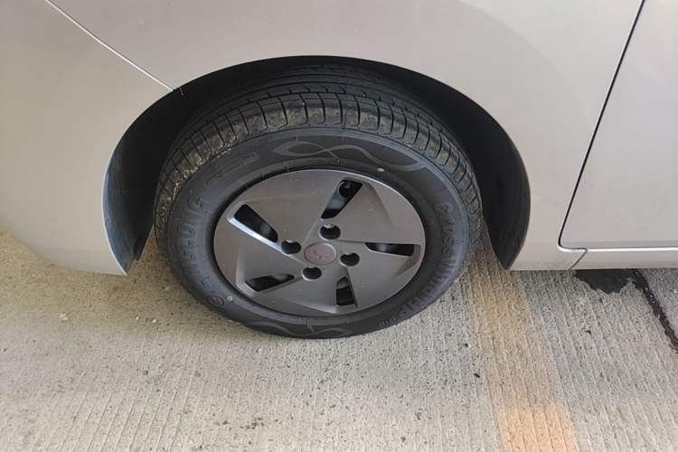 Used Wuling Rongguang EV 2026 Model 310km Standard Bus Version Left Front Wheel Hub