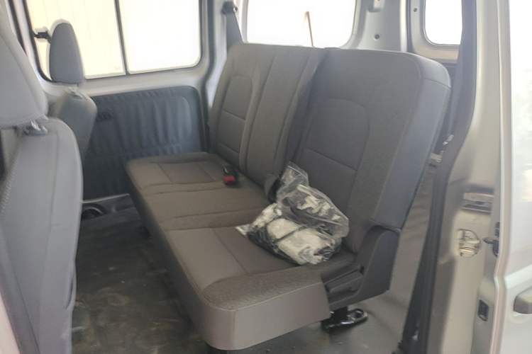 Used Wuling Rongguang EV 2026 Model 310km Standard Bus Version Left Rear Seat