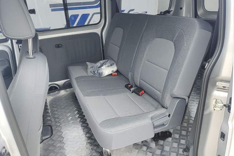 Used Wuling Rongguang EV 2026 Model 310km Standard Bus Version Left Rear Seat