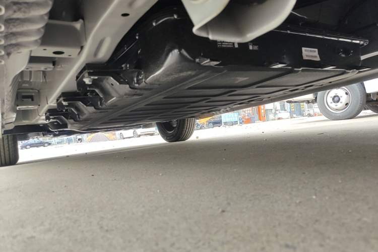 Used Wuling Rongguang EV 2026 Model 310km Standard Bus Version Left Side Sill