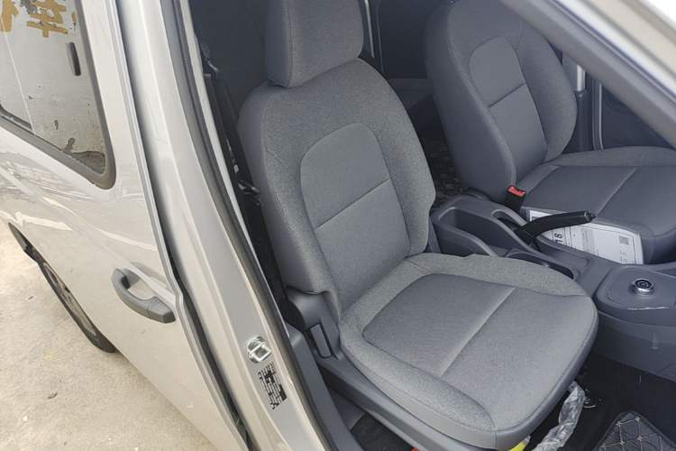 Used Wuling Rongguang EV 2026 Model 310km Standard Bus Version Right Front Seat
