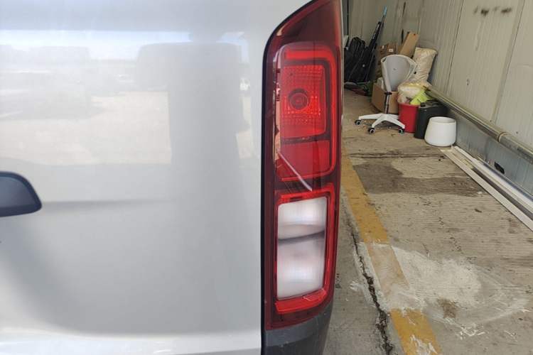 Used Wuling Rongguang EV 2026 Model 310km Standard Bus Version Right Rear Taillight