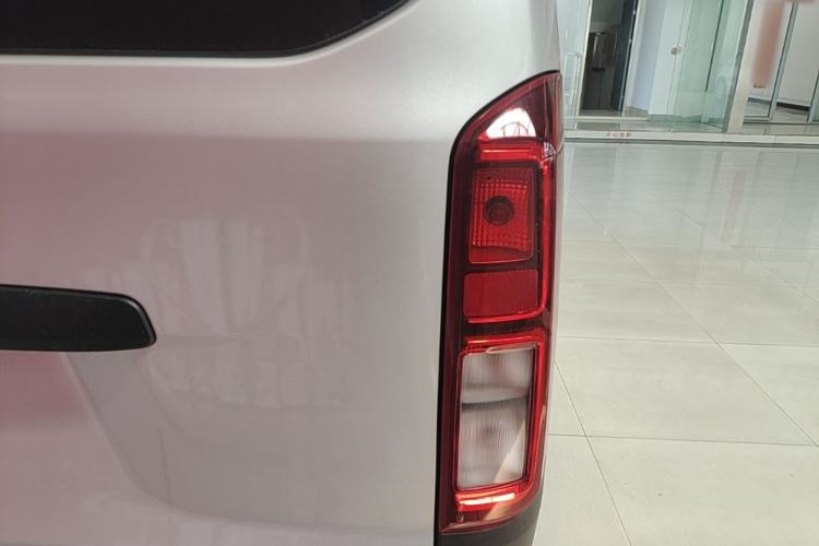Used Wuling Rongguang EV 2026 Model 310km Standard Bus Version Right Rear Taillight
