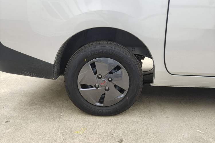 Used Wuling Rongguang EV 2026 Model 310km Standard Bus Version Right Rear Wheel Hub