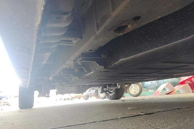 Used Wuling Rongguang EV 2026 Model 310km Standard Bus Version Right Side Sill