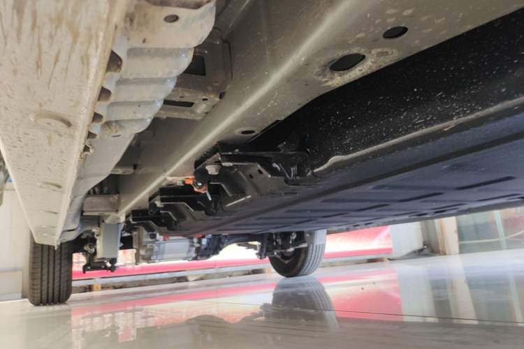 Used Wuling Rongguang EV 2026 Model 310km Standard Bus Version Right Side Sill