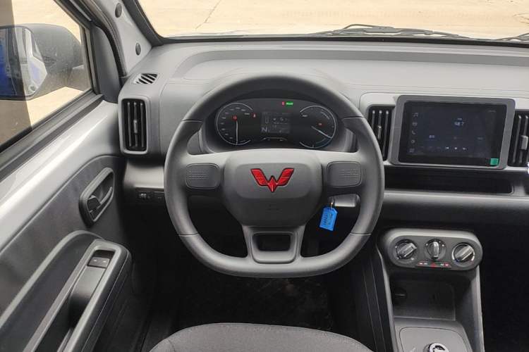 Used Wuling Rongguang EV 2026 Model 310km Standard Bus Version Steering Wheel