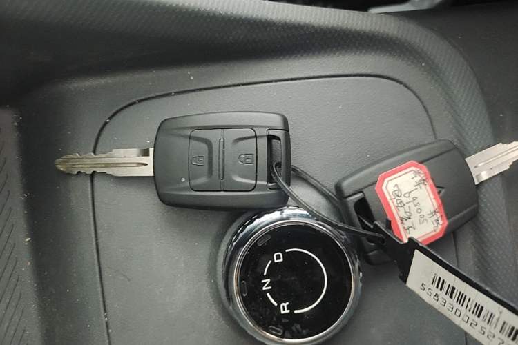 Used Wuling Rongguang EV 2026 Model 310km Standard Bus Version Vehicle Key