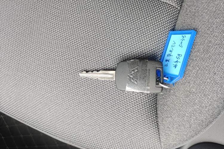 Used Wuling Rongguang EV 2026 Model 310km Standard Bus Version Vehicle Key