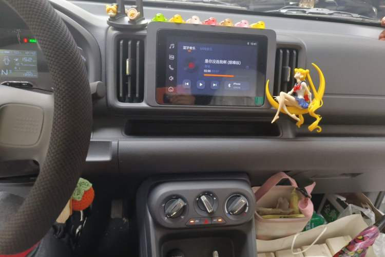 Used Wuling Rongguang EV 2026 Model 310km Standard Bus Version Audio And AC Panel