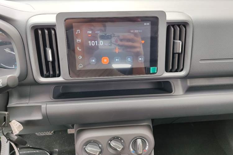 Used Wuling Rongguang EV 2026 Model 310km Standard Bus Version Audio And AC Panel