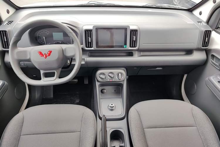 Used Wuling Rongguang EV 2026 Model 310km Standard Bus Version Center Console
