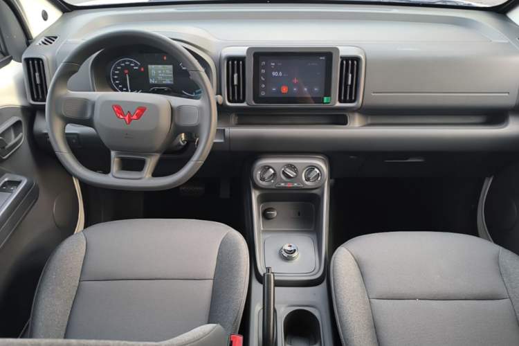 Used Wuling Rongguang EV 2026 Model 310km Standard Bus Version Center Console