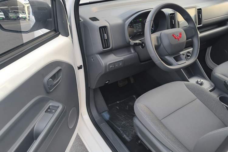 Used Wuling Rongguang EV 2026 Model 310km Standard Bus Version Driver Seat