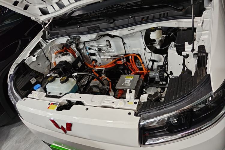 Used Wuling Rongguang EV 2026 Model 310km Standard Bus Version Engine Bay