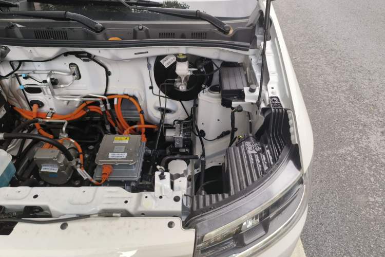 Used Wuling Rongguang EV 2026 Model 310km Standard Bus Version Engine Bay Left