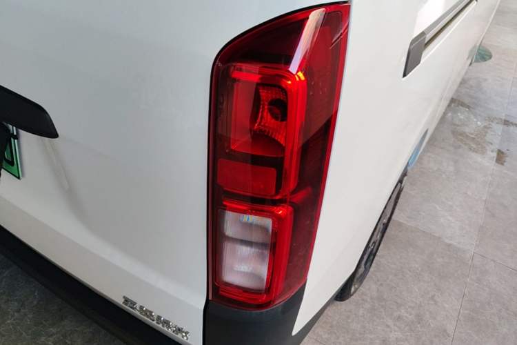 Used Wuling Rongguang EV 2026 Model 310km Standard Bus Version Exterior 3