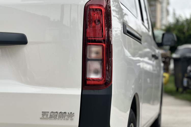 Used Wuling Rongguang EV 2026 Model 310km Standard Bus Version Exterior 5