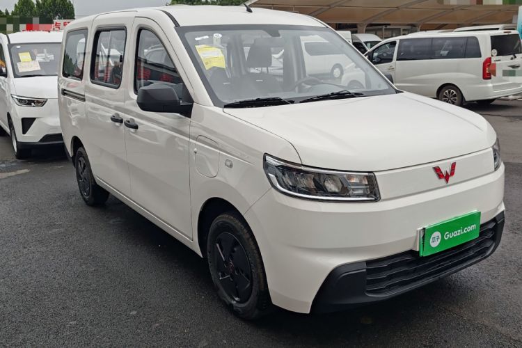 Used Wuling Rongguang EV 2026 Model 310km Standard Bus Version Front Right 45 Deg