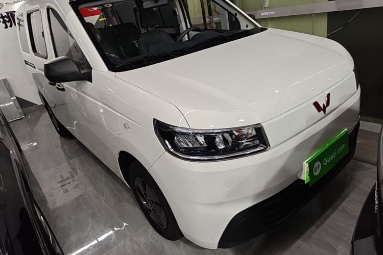 Used Wuling Rongguang EV 2026 Model 310km Standard Bus Version Front Right 45 Deg