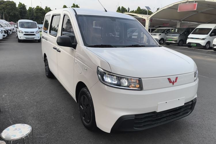 Used Wuling Rongguang EV 2026 Model 310km Standard Bus Version Front Right 45 Deg