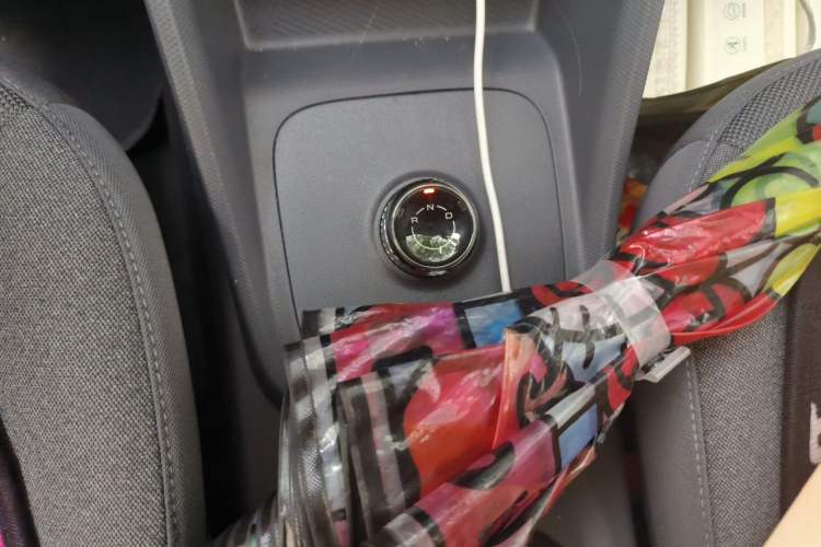 Used Wuling Rongguang EV 2026 Model 310km Standard Bus Version Gear Lever