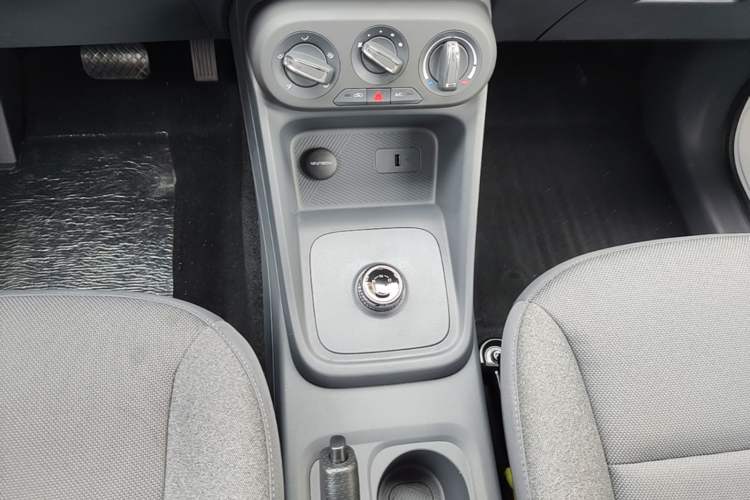 Used Wuling Rongguang EV 2026 Model 310km Standard Bus Version Gear Lever
