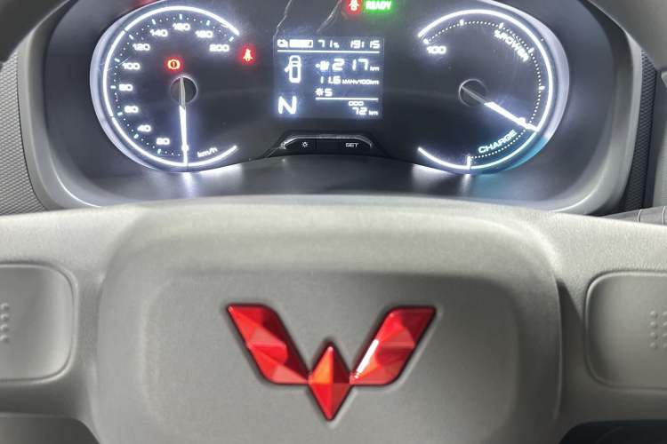 Used Wuling Rongguang EV 2026 Model 310km Standard Bus Version Interior 4