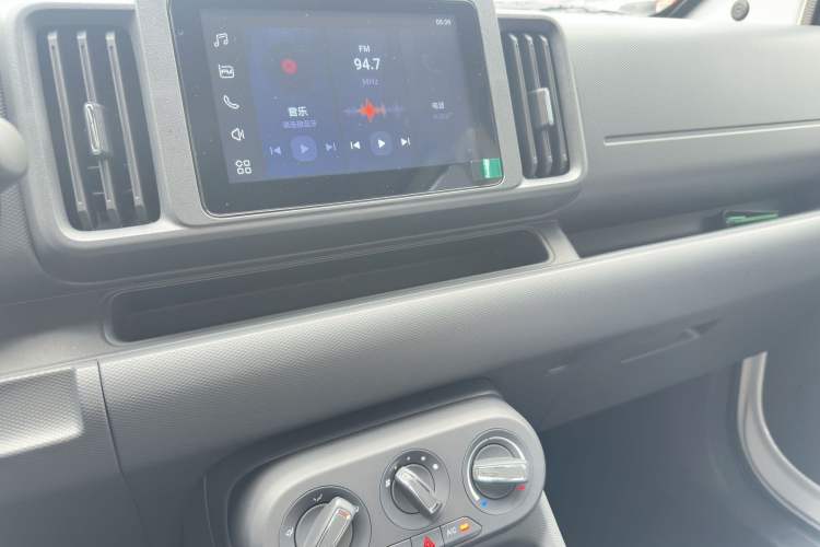 Used Wuling Rongguang EV 2026 Model 310km Standard Bus Version Interior 5