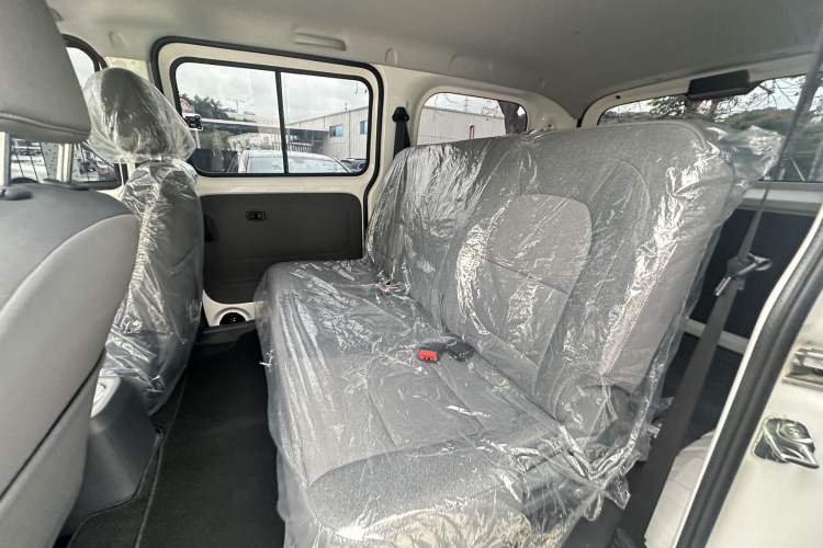 Used Wuling Rongguang EV 2026 Model 310km Standard Bus Version Interior 7