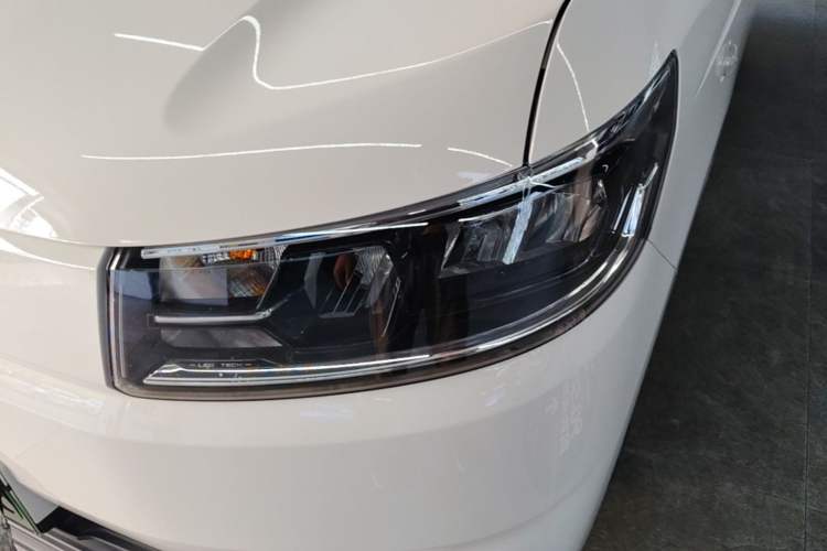 Used Wuling Rongguang EV 2026 Model 310km Standard Bus Version Left Front Headlight