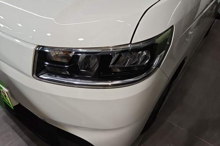 Used Wuling Rongguang EV 2026 Model 310km Standard Bus Version Left Front Headlight