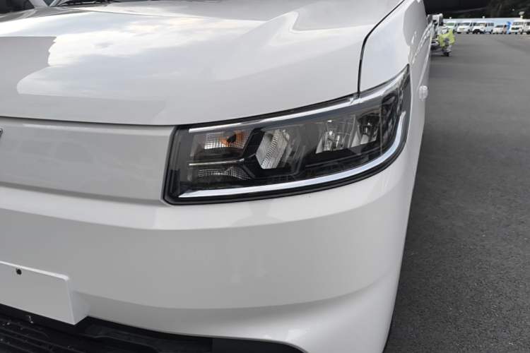 Used Wuling Rongguang EV 2026 Model 310km Standard Bus Version Left Front Headlight