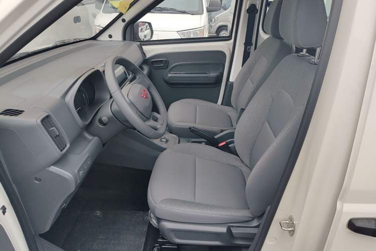 Used Wuling Rongguang EV 2026 Model 310km Standard Bus Version Left Front Seat