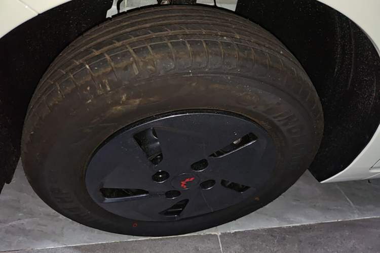 Used Wuling Rongguang EV 2026 Model 310km Standard Bus Version Left Front Wheel Hub