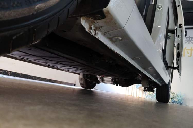 Used Wuling Rongguang EV 2026 Model 310km Standard Bus Version Left Side Sill
